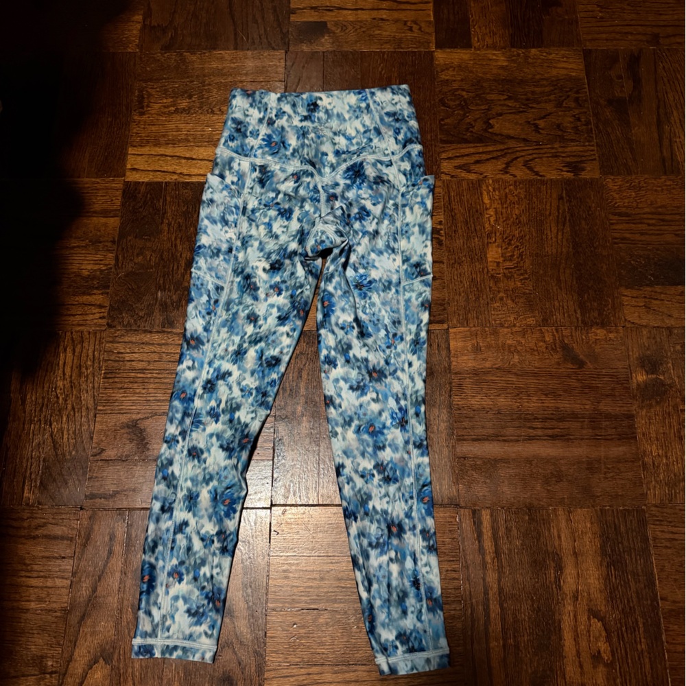 Athleta Salutation stash Leggings